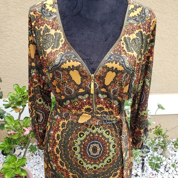 Mid length dress - Picture 5 of 8